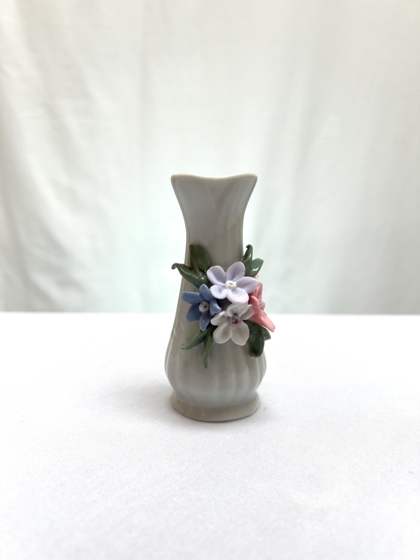 Vintage Bud Vase - 3D Sculpted Flowers - Made In China