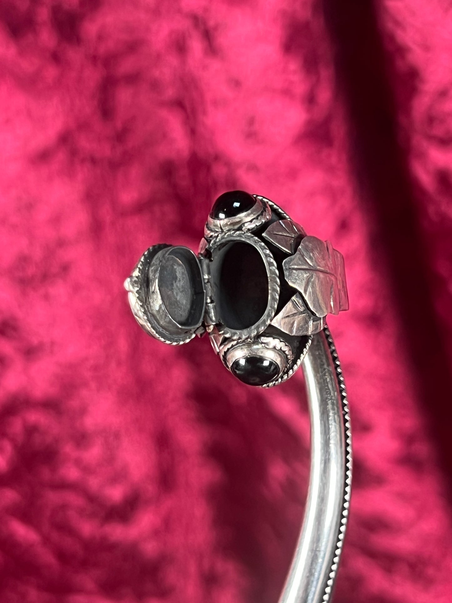 Vintage Jewelry - Adjustable Poison Ring - 925 Silver - Black Onyx Center Stone - Taxco