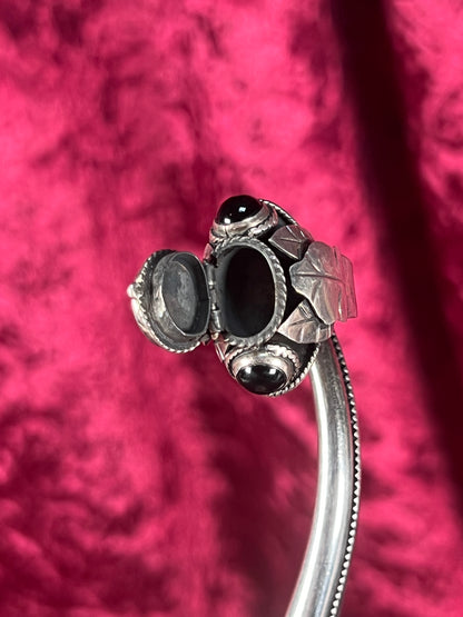 Vintage Jewelry - Adjustable Poison Ring - 925 Silver - Black Onyx Center Stone - Taxco