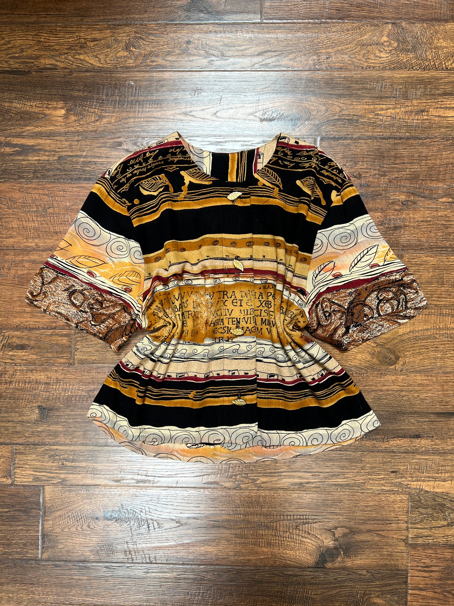 Vintage Clothing - Button Front  Short Sleeve Shirt - 1990s Antique Scroll Pattern - Essay Petites - Mediumj