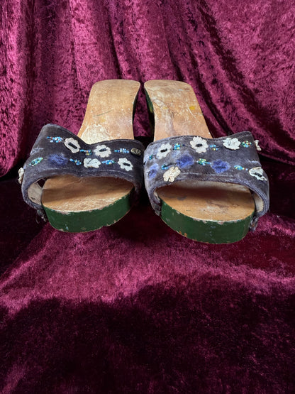 Vintage Shoes - 1940s Souvenir "Bakya" Sandal Wedges - Hand Carved - Size 7