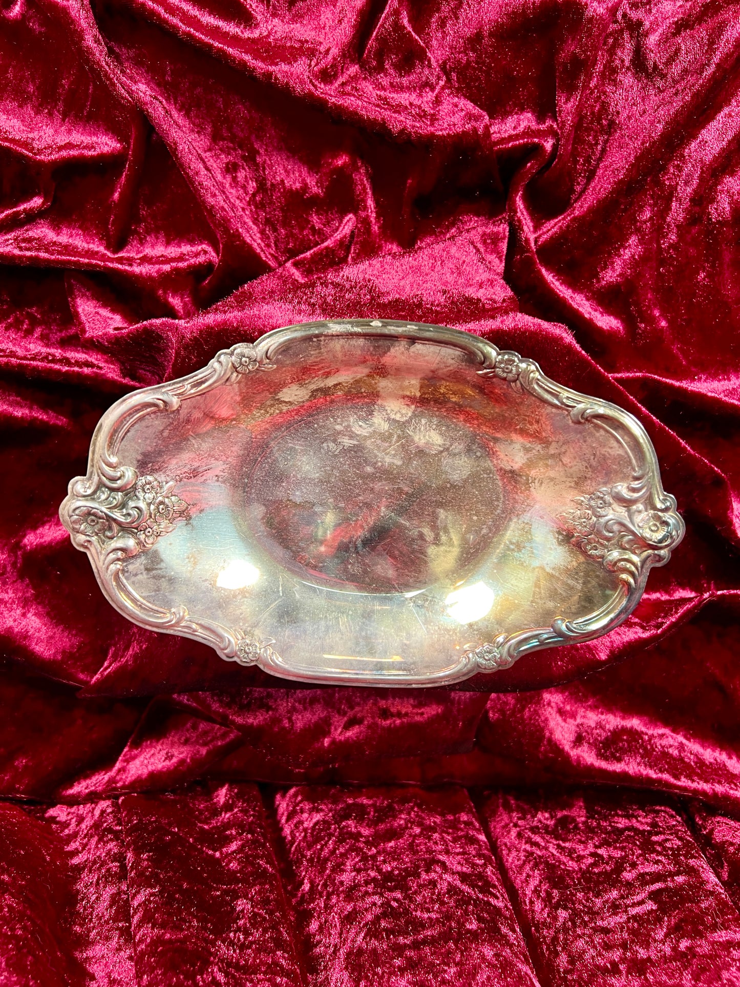 Vintage Kitchen - Curved Serving Dish with Spoon - Silver Metal  - Ornate Floral Edge