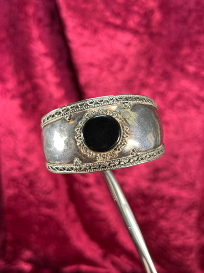 Vintage Jewelry - Cuff Bracelet - 925 Silver - Onyx Center Stone