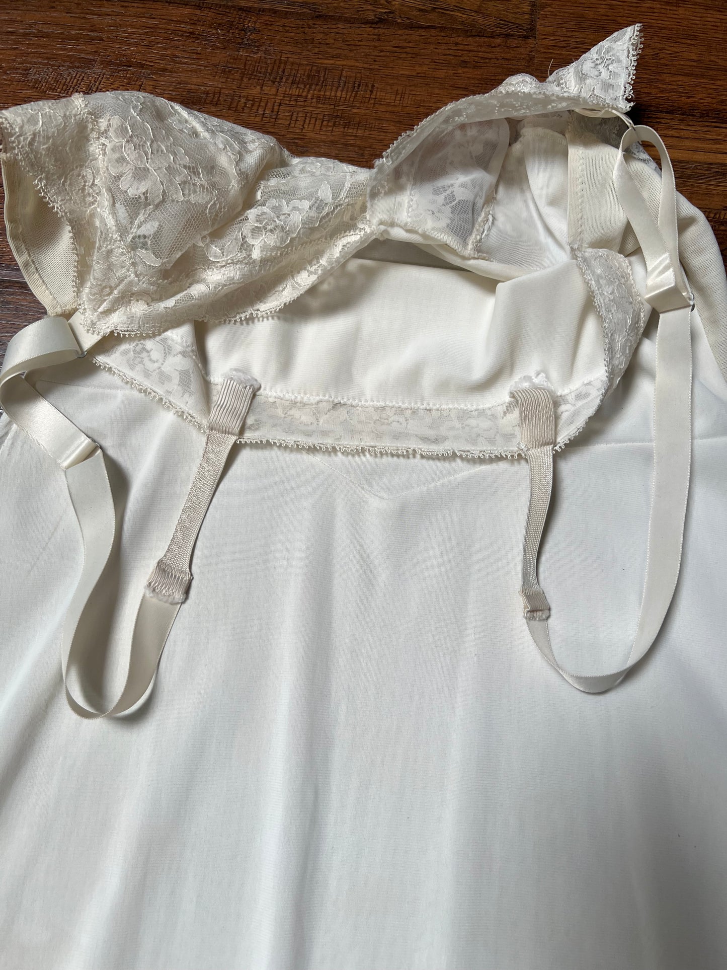 Vintage Clothing - Above Knee Dress Slip - Off White - Lace Bust - Small - Shar-Loo Trillium
