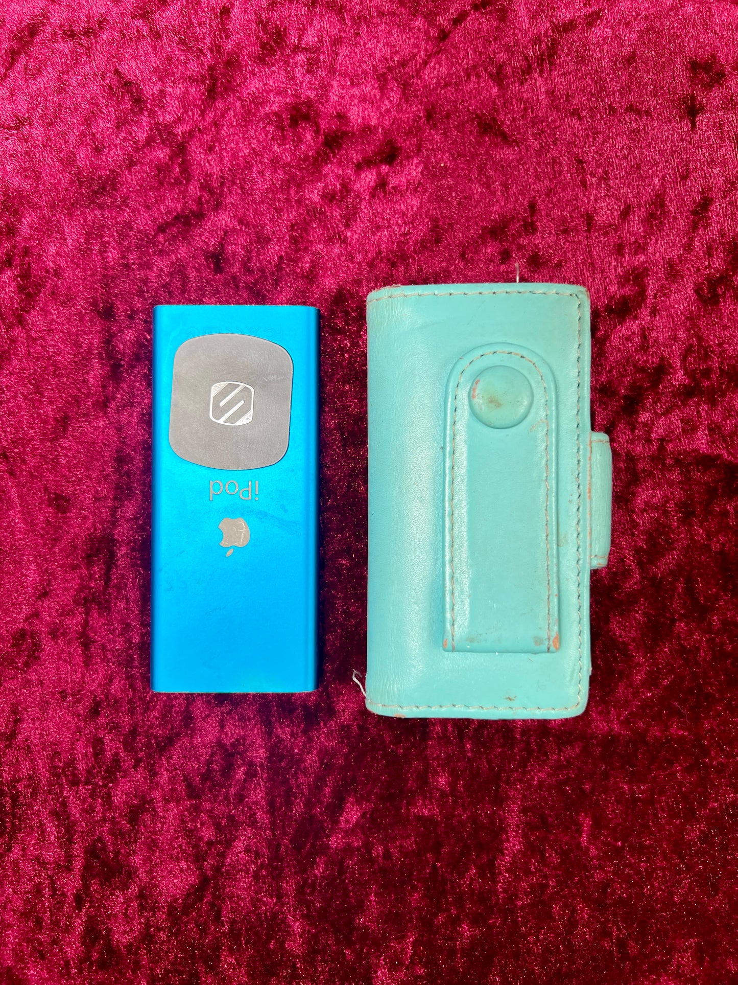 Vintage Electronics - iPod Nano with iLuv Case - Blue - Untested
