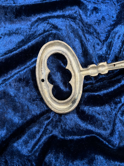 Vintage Brass Key Holder - Oversized Skeleton Key Five Hook Wall Rack