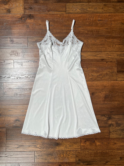 Vintage Clothing - Below Knee Dress Slip - White - Floral Lace Trim - Medium - Maidenform