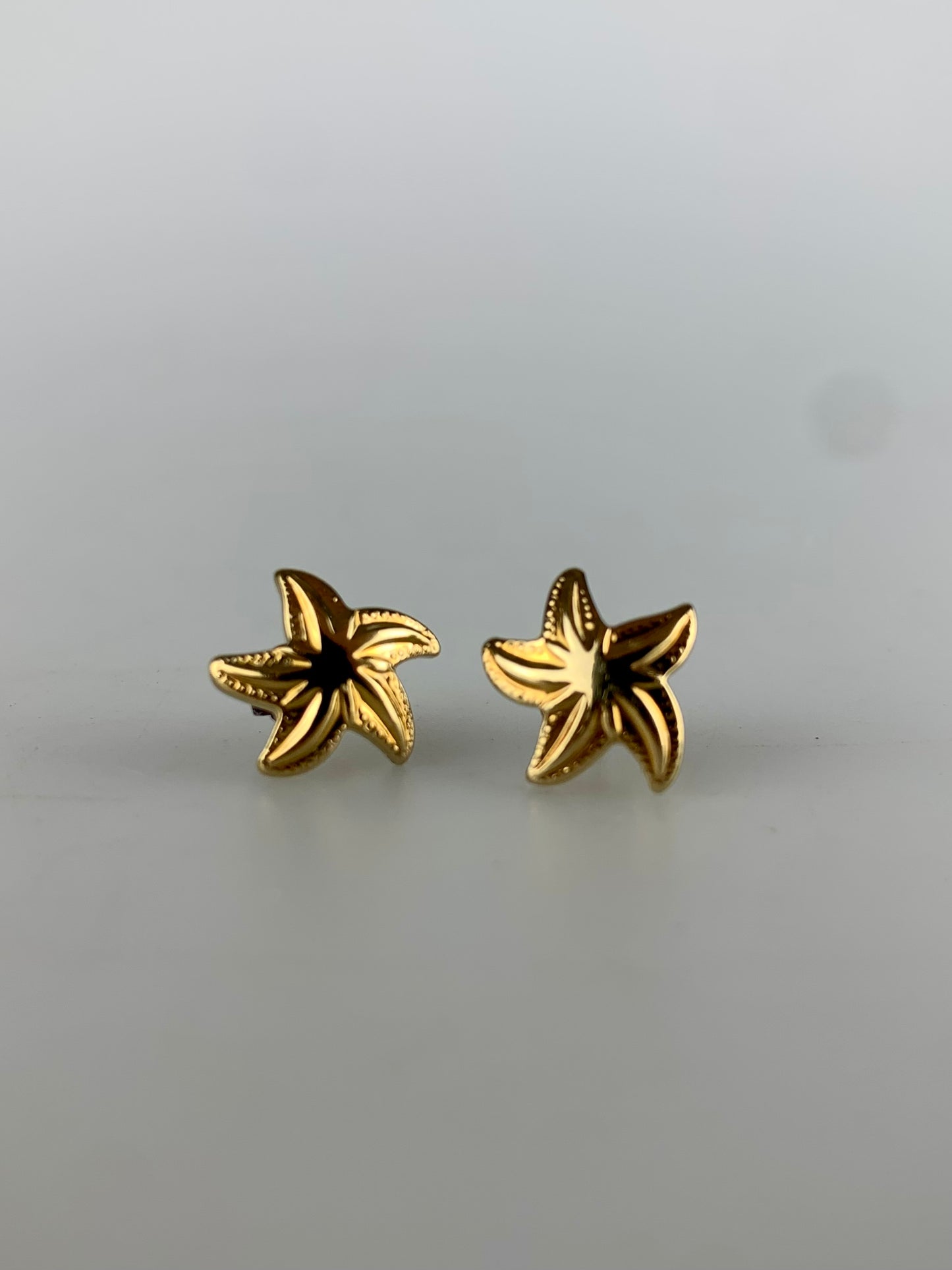 Vintage Avon Gold Tone Starfish Stud Earrings