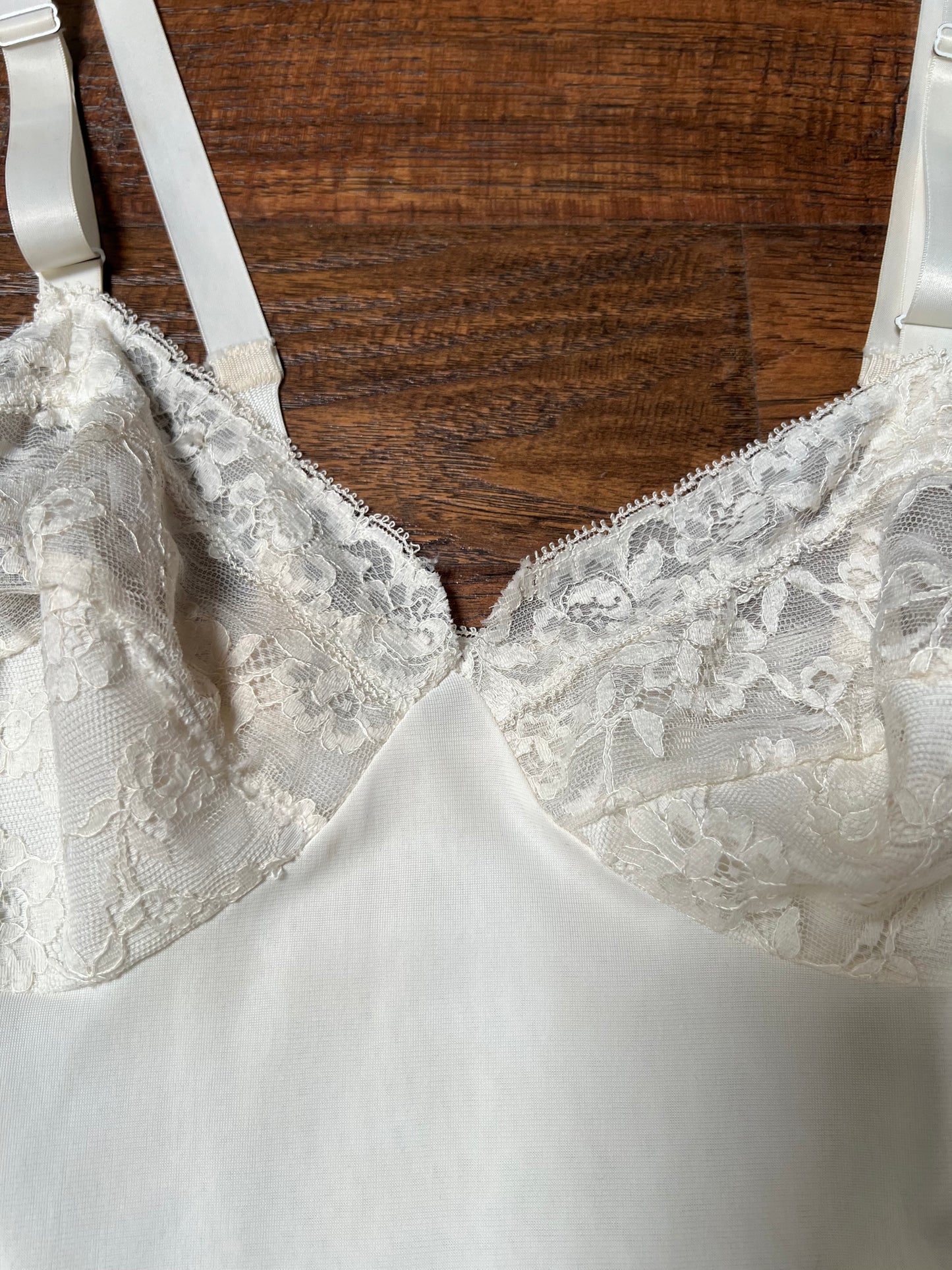 Vintage Clothing - Above Knee Dress Slip - Off White - Lace Bust - Small - Shar-Loo Trillium