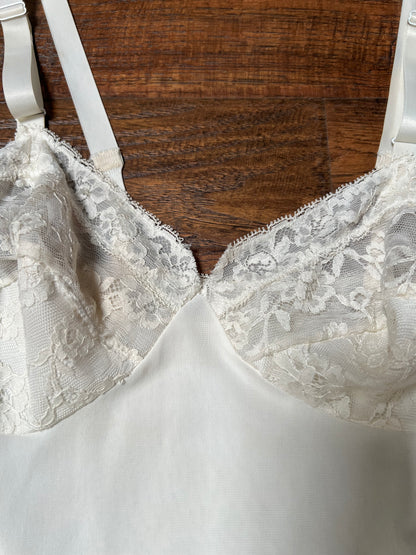Vintage Clothing - Above Knee Dress Slip - Off White - Lace Bust - Small - Shar-Loo Trillium