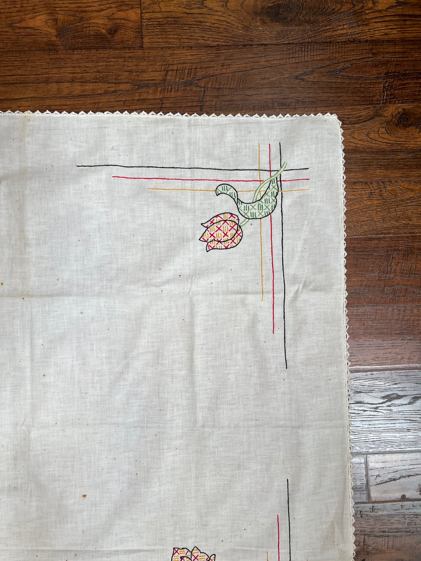 Vintage Linens - Square Tablecloth and Napkin Set - Embroidered Red Tulips