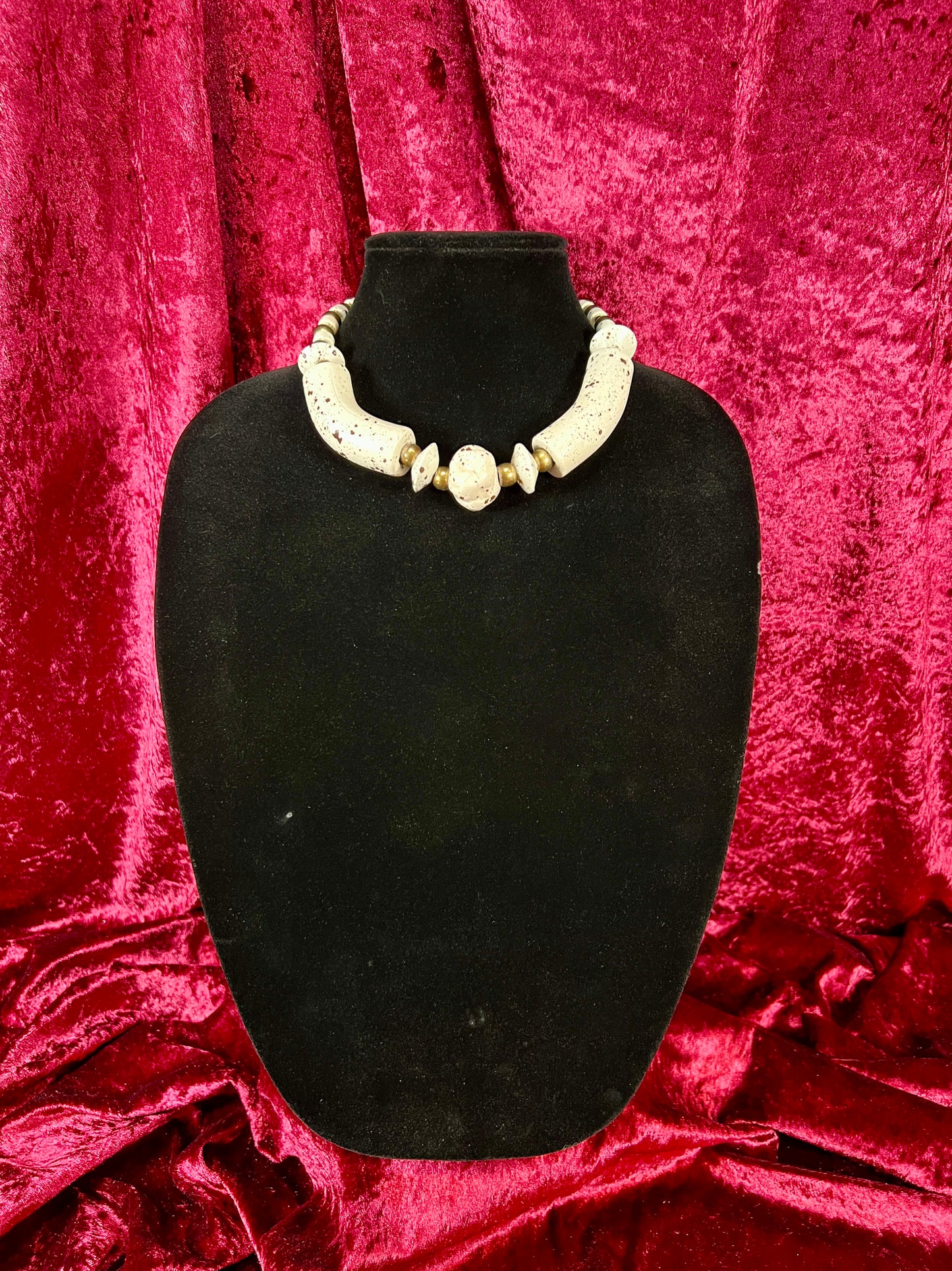 Vintage Jewelry - Chunky Costume Necklace - Faux Pebbled Rocks - 16"