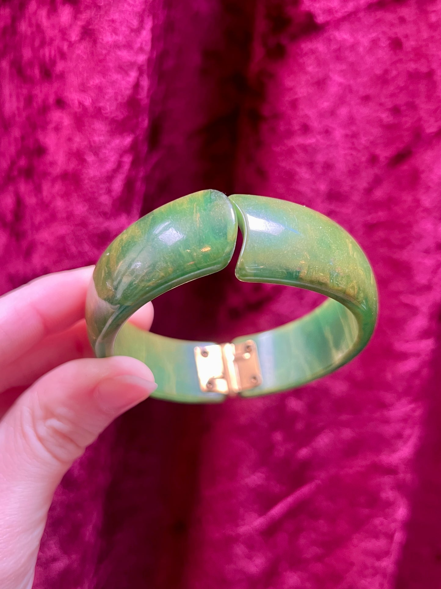 Vintage Jewelry - Chunky Bangle Bracelet - Marbled Spinach Green Bakelite