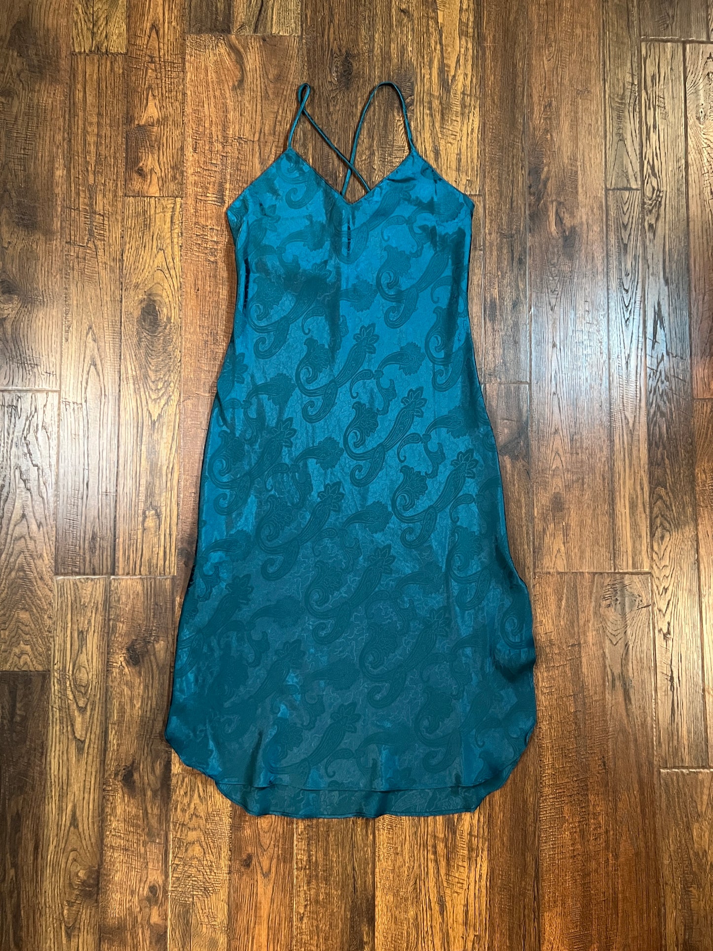 Vintage Clothing - V-Neck Below The Knee Nightgown - Emerald Green with Paisley Jacquard Print - Medium