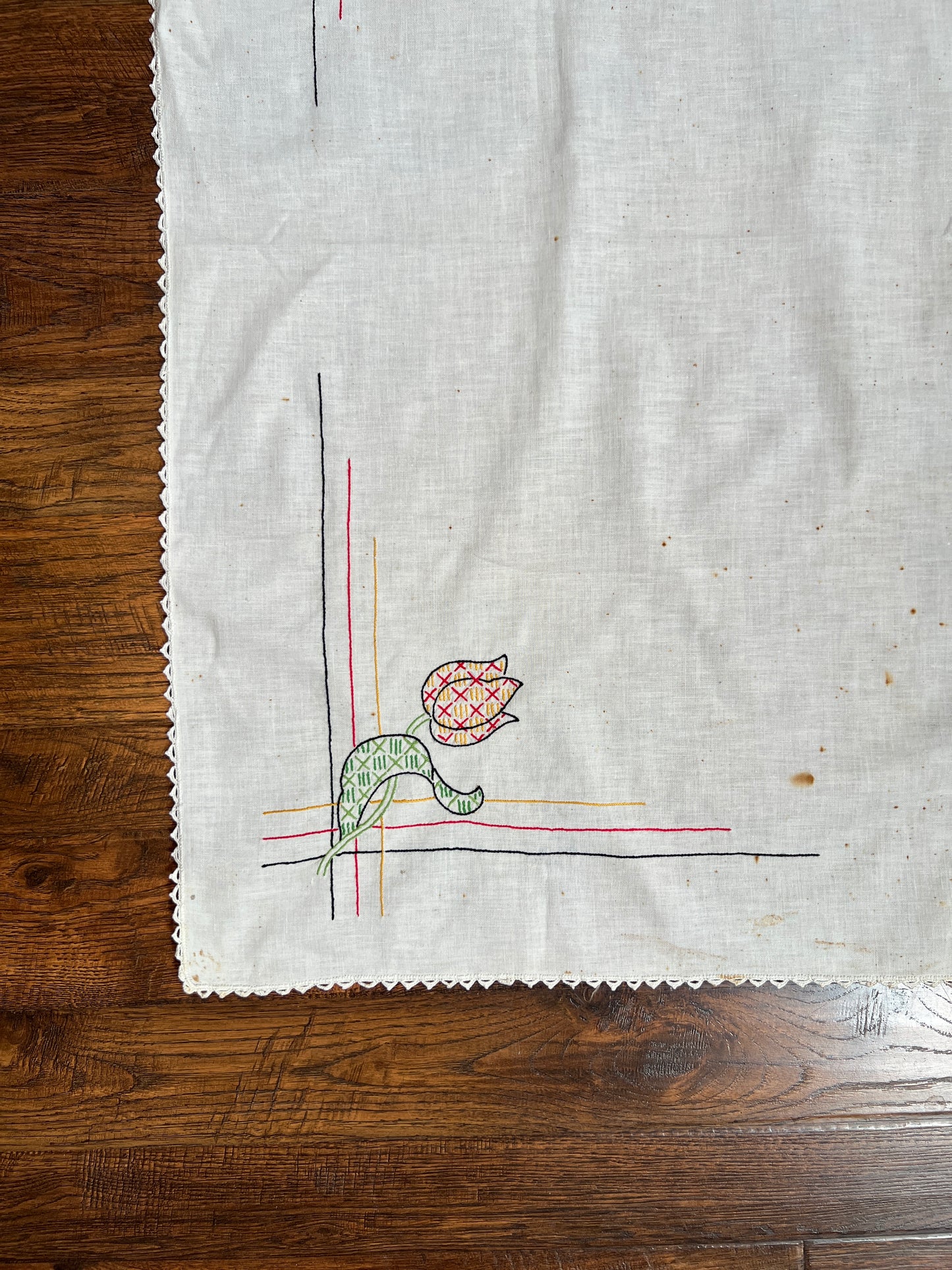 Vintage Linens - Square Tablecloth and Napkin Set - Embroidered Red Tulips