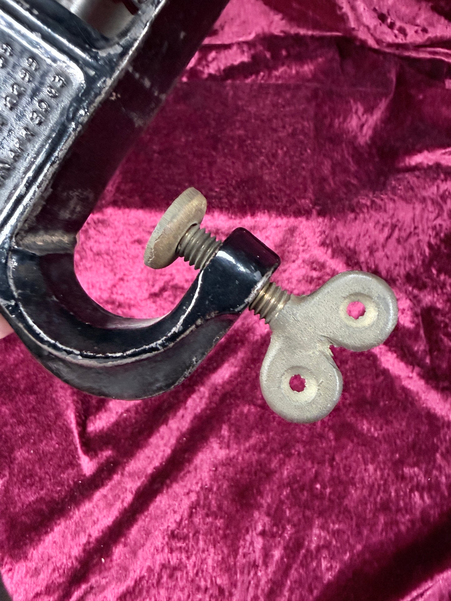 Antique Cast Iron Fabric Pinker – Hammann The Gem Hand Crank