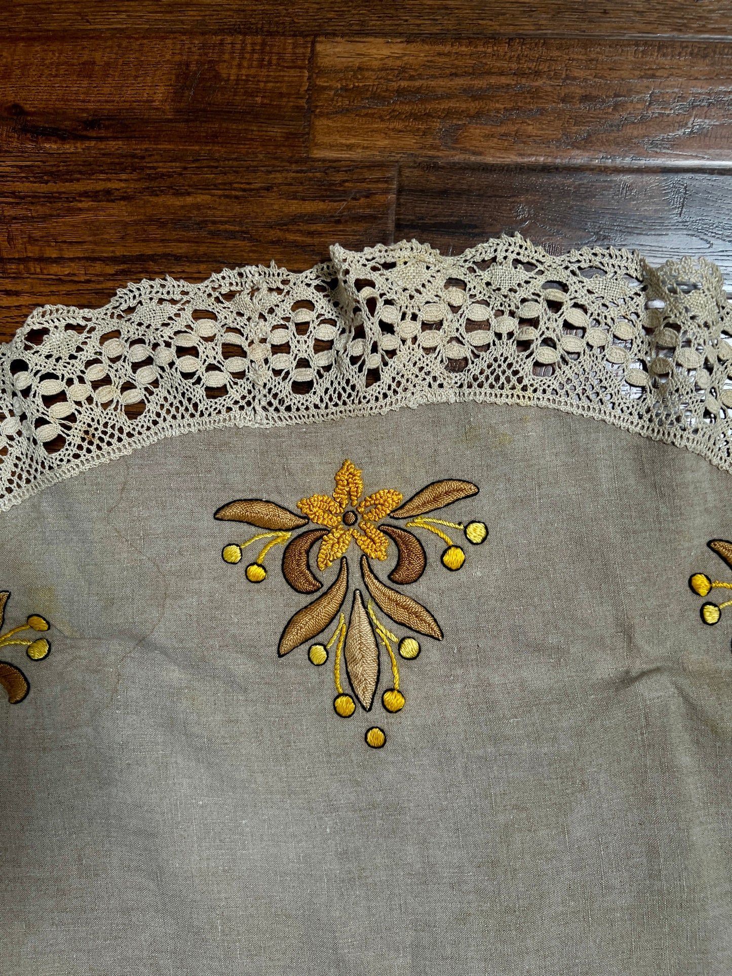 Vintage Circular Linen Table Cover - Harvest Yellow Embroidered Florals Crochet Lace Trim