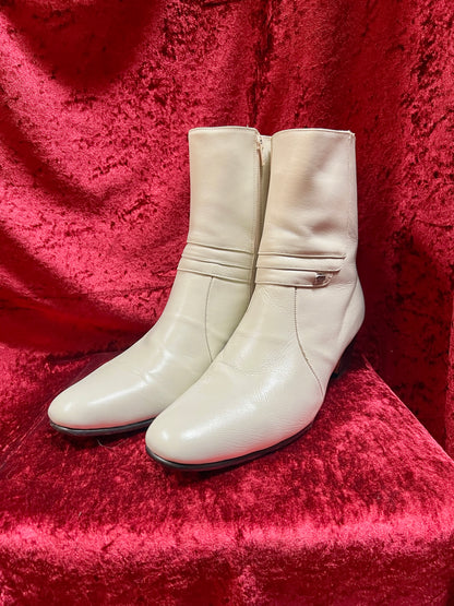 Vintage Shoes - Western Style Ankle Boots - Genuine Leather - White - Size 11.5 / 12 - Besserro