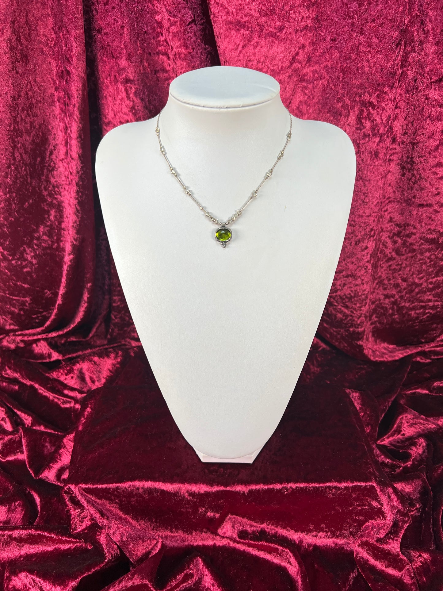Vintage Jewelry - Dainty Necklace - 925 Silver - Cut Green Glass Pendant - Silpada