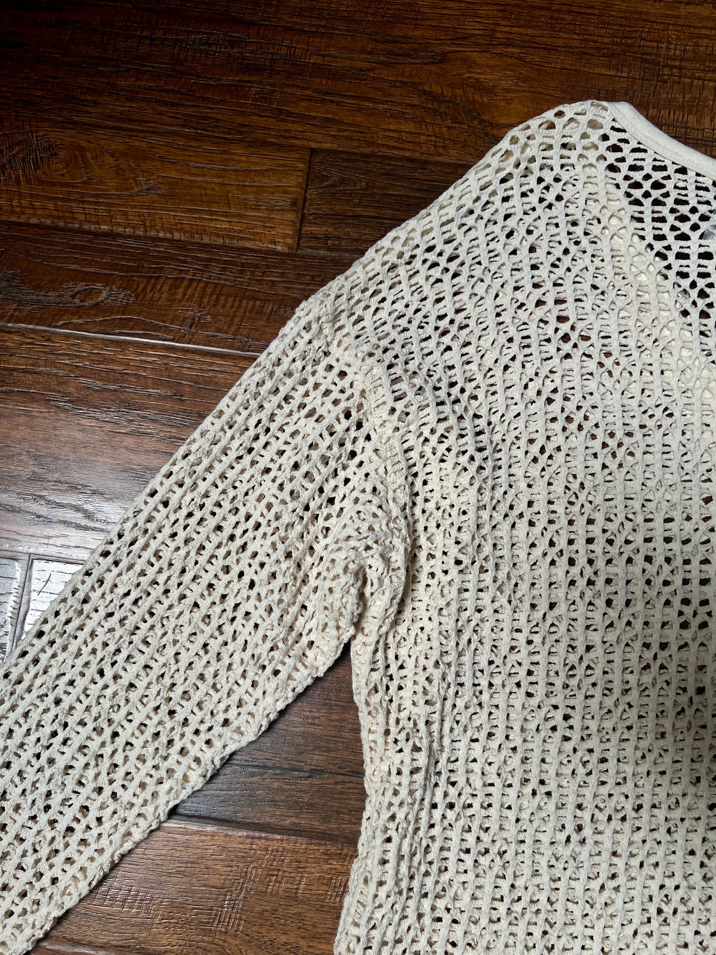 Vintage David Wayne Cotton Crochet Sweater – Ivory Open Knit Floral V-Neck – Medium
