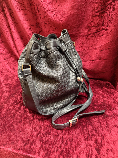 Vintage Accessories - Crossbody Bucket Bag Purse - Black Woven Leather - Ganson