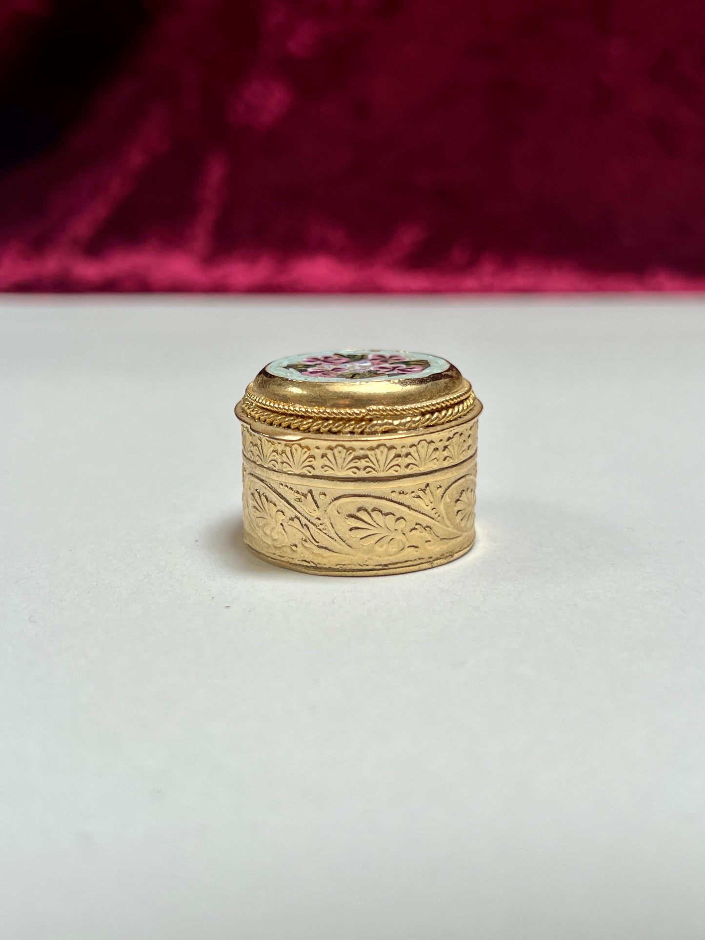 Vintage Trinket Box - Round Pill / Snuff Box - Italian Micro Mosaic - Lavender Floral - Leaf Design