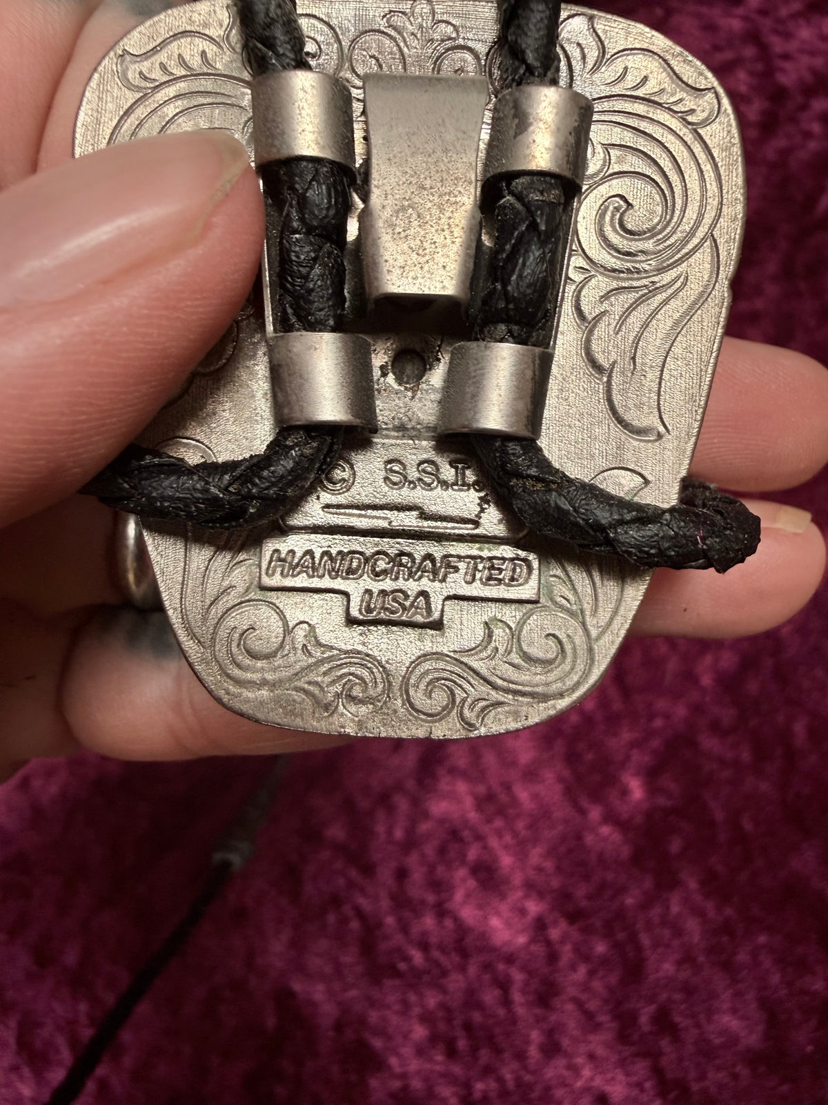 Vintage SSI Metal Bolo Tie – Howling Wolf + Moon Wilderness Scene