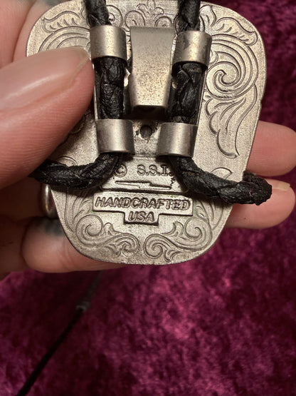 Vintage SSI Metal Bolo Tie – Howling Wolf + Moon Wilderness Scene