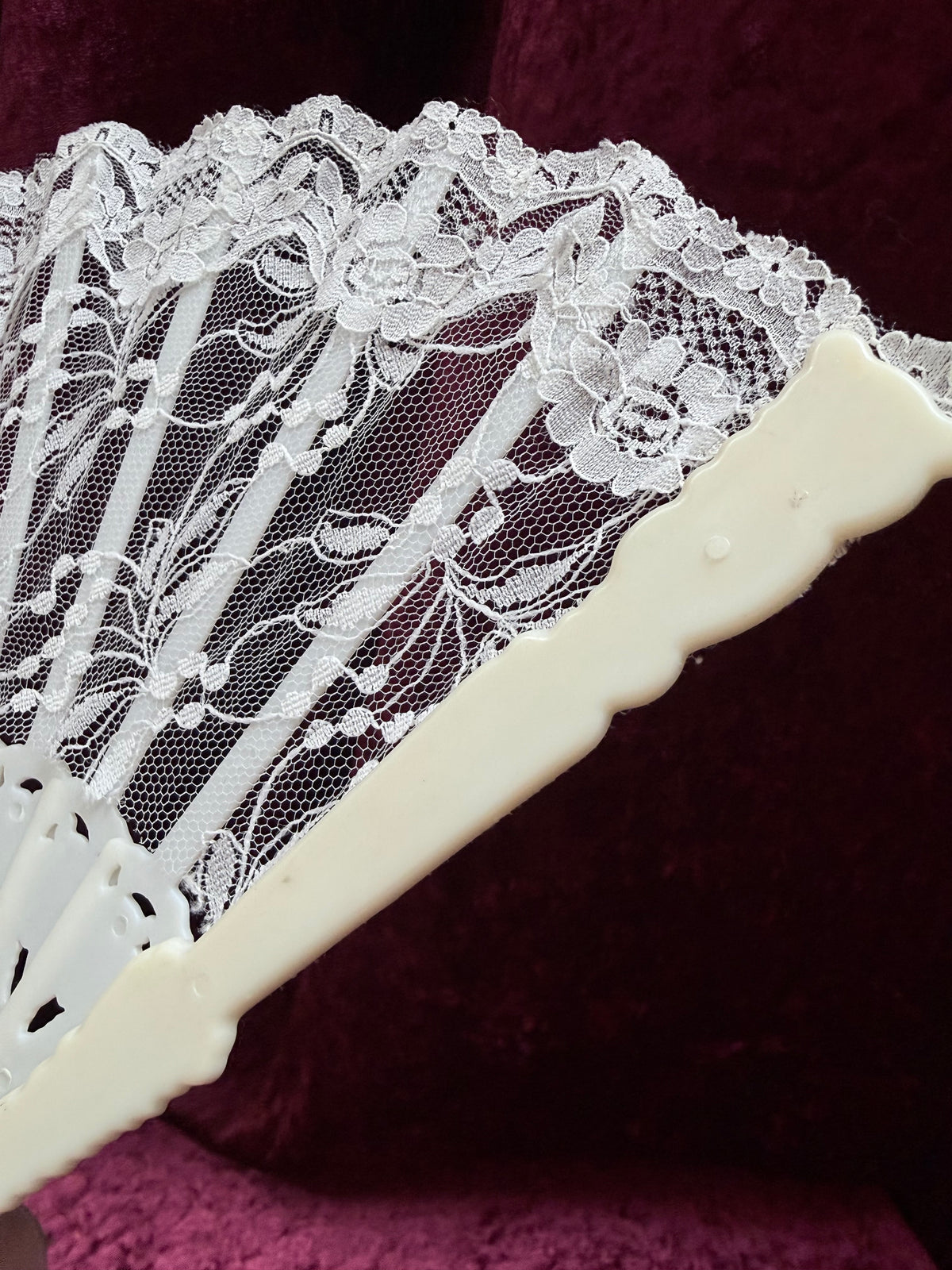 Vintage Ivory Lace Folding Hand Fan – Floral Lace + Tassel Detail