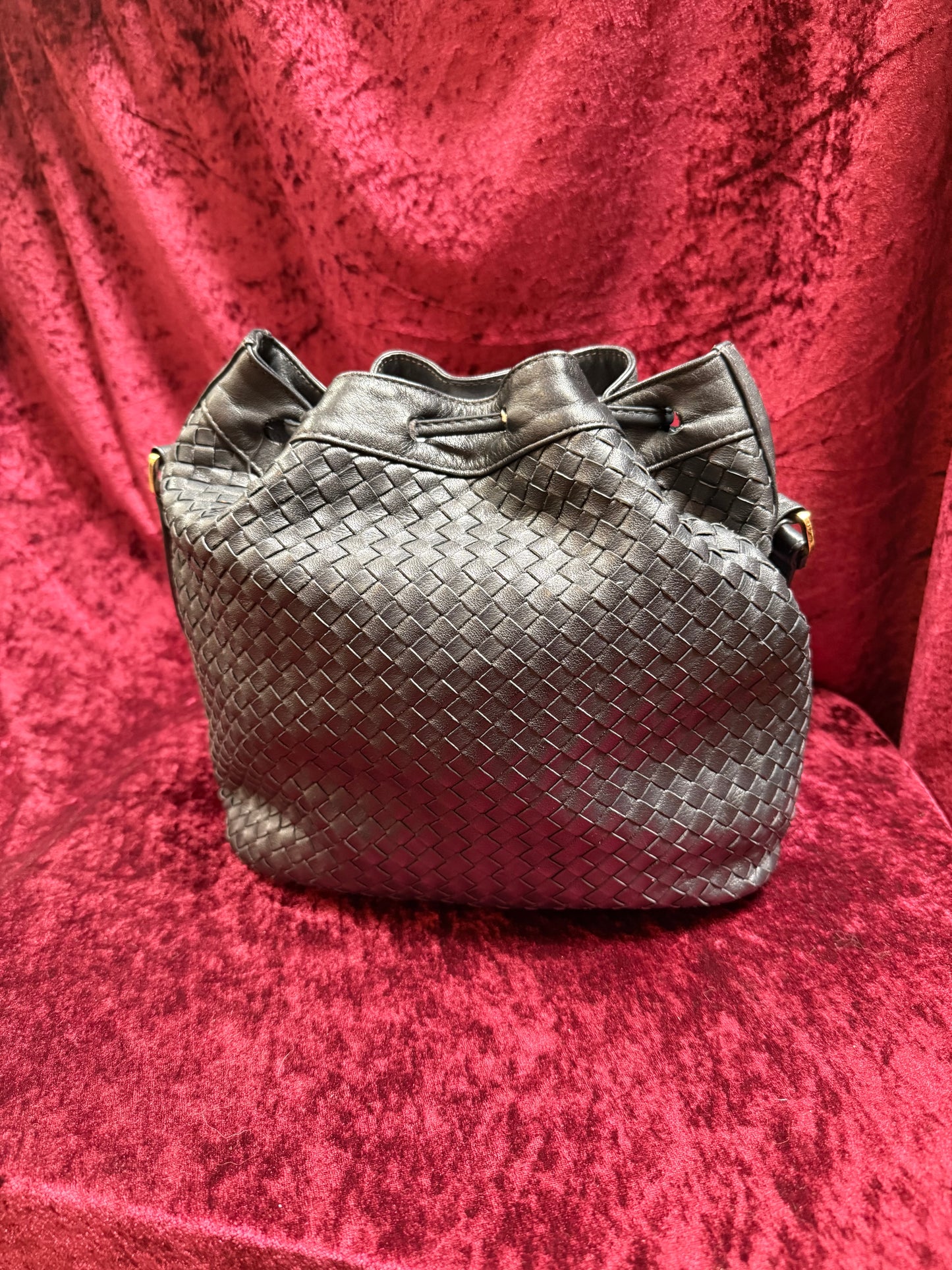 Vintage Accessories - Crossbody Bucket Bag Purse - Black Woven Leather - Ganson