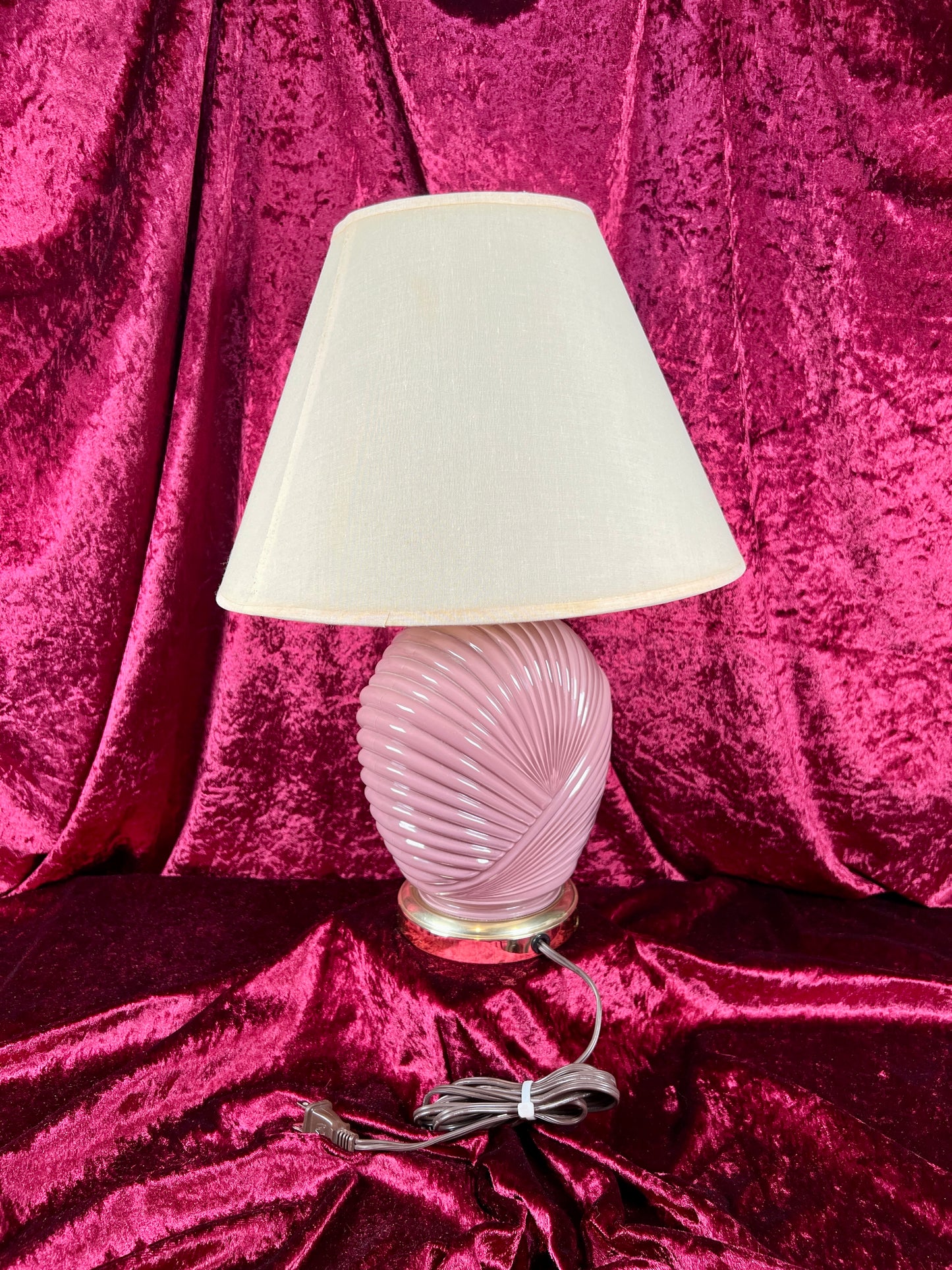 Vintage Lighting - Tabletop Lamp - 1980s Art Deco Revival - Mauve Shell