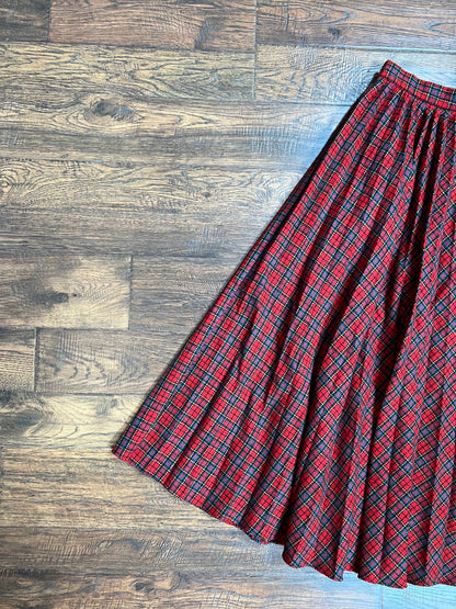 Vintage Clothing - Below The Knee Skirt - Red Plaid - X-Small - Doro Tennis