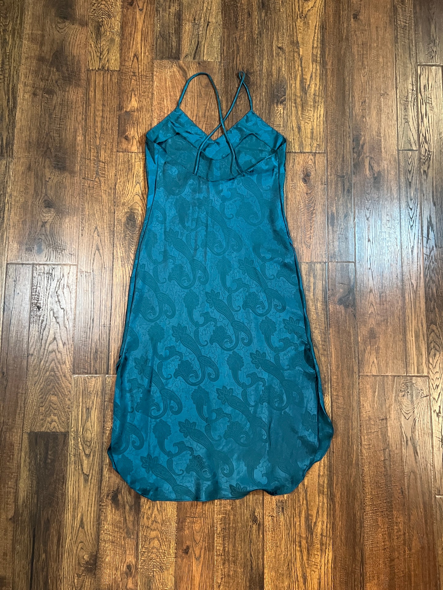 Vintage Clothing - V-Neck Below The Knee Nightgown - Emerald Green with Paisley Jacquard Print - Medium