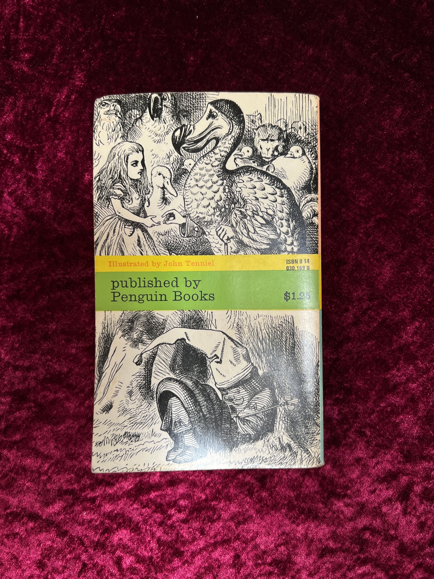 Vintage Paperback Book - Alice's Adventures in Wonderland and Through the Looking Glass - Lewis Carroll - Puffin 1972