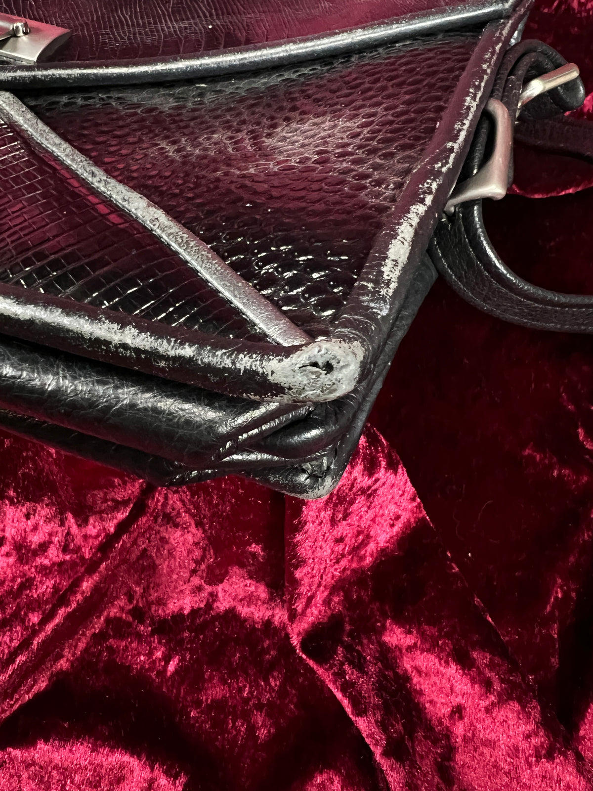 Vintage Y2K Black Leather Shoulder Bag - Reptile Embossed Patchwork Purse