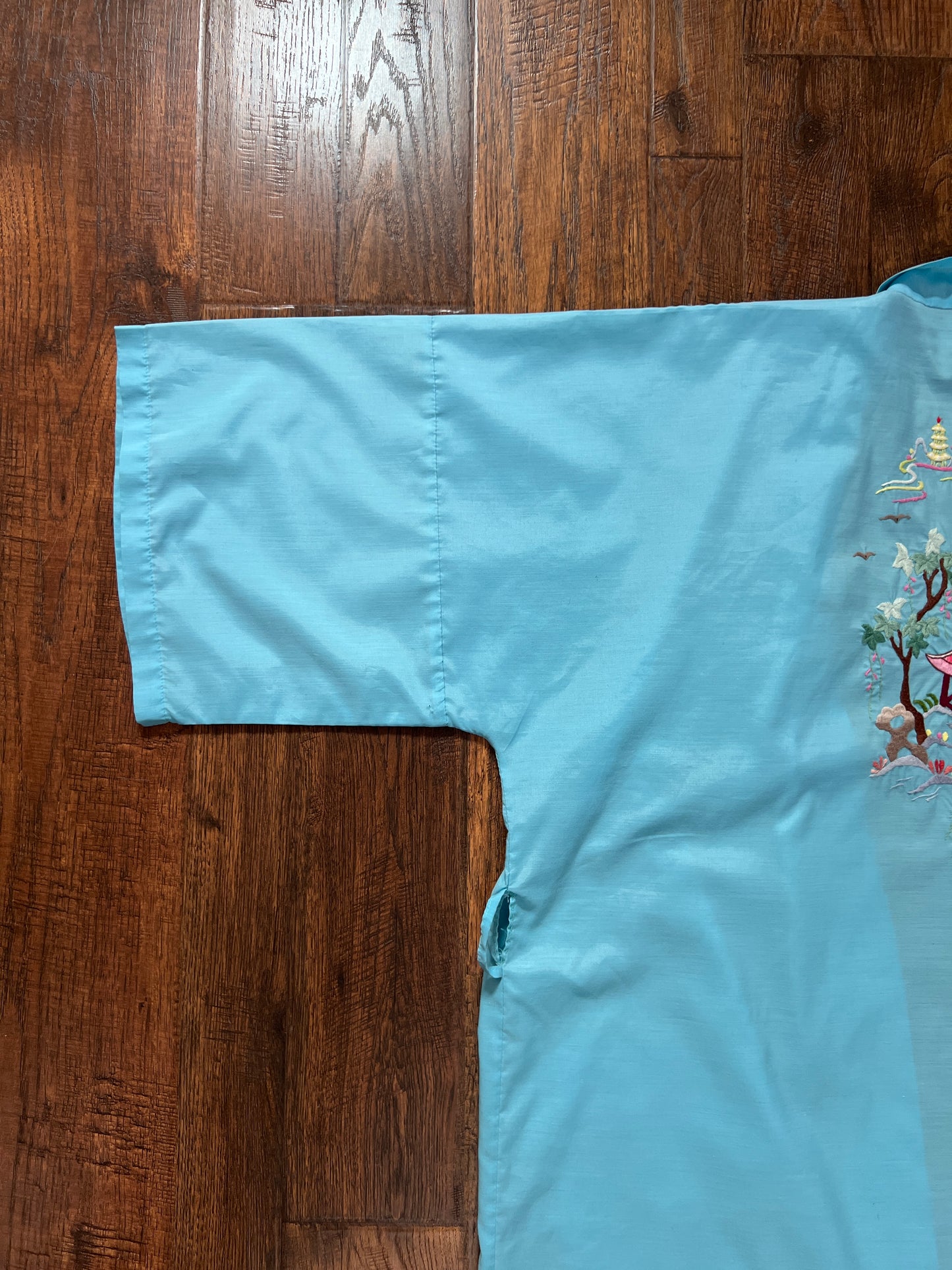 Vintage Jodie Arden Kimono Robe – Blue Embroidered Pagoda Asian Motif