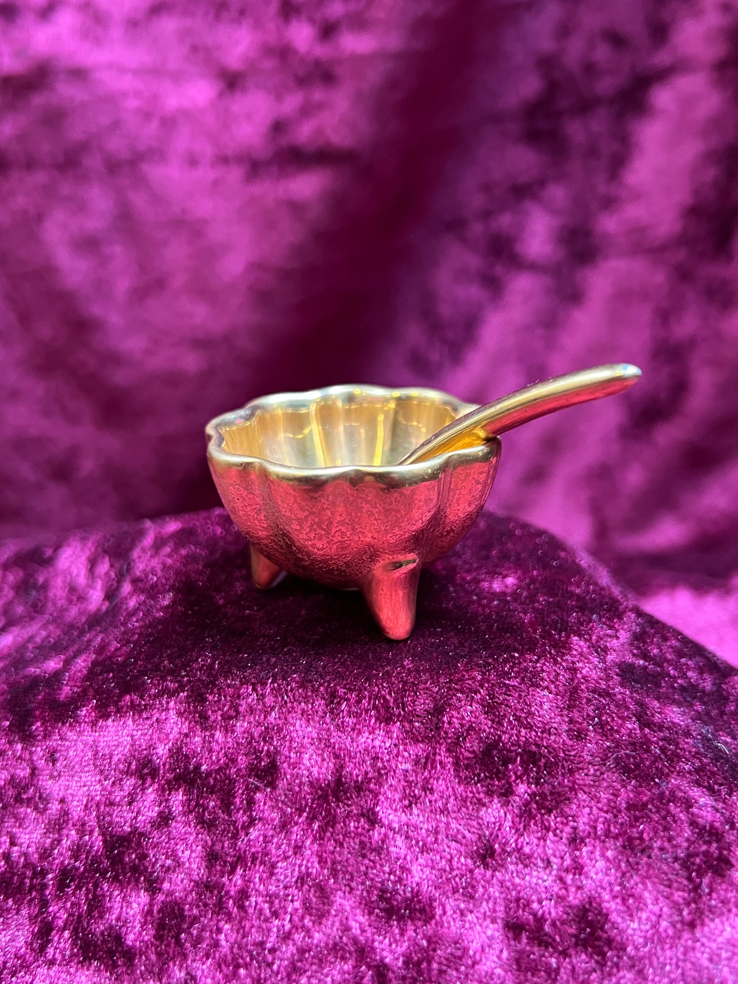 Vintage Kitchen - Porcelain Scalloped Salt Bowl with Spoon - Gold - Footed