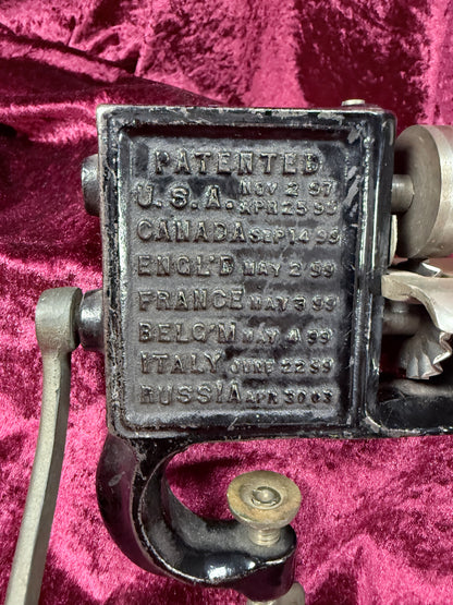 Antique Cast Iron Fabric Pinker – Hammann The Gem Hand Crank