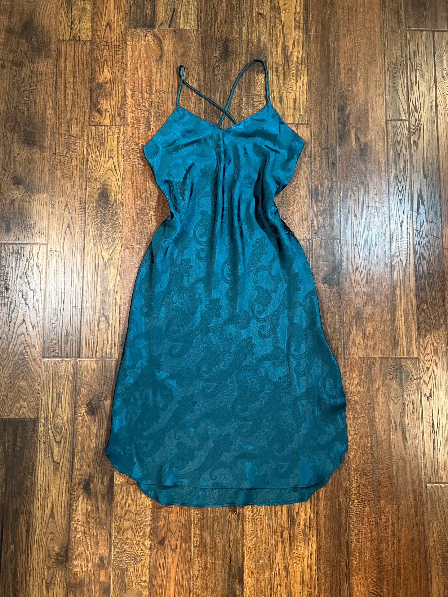 Vintage Clothing - V-Neck Below The Knee Nightgown - Emerald Green with Paisley Jacquard Print - Medium