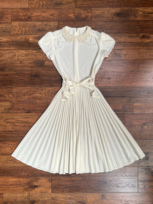 Vintage Clothing - Semi-Sheer Pleated Dress - Lace Collar - Cream - Small - Samuel Blue
