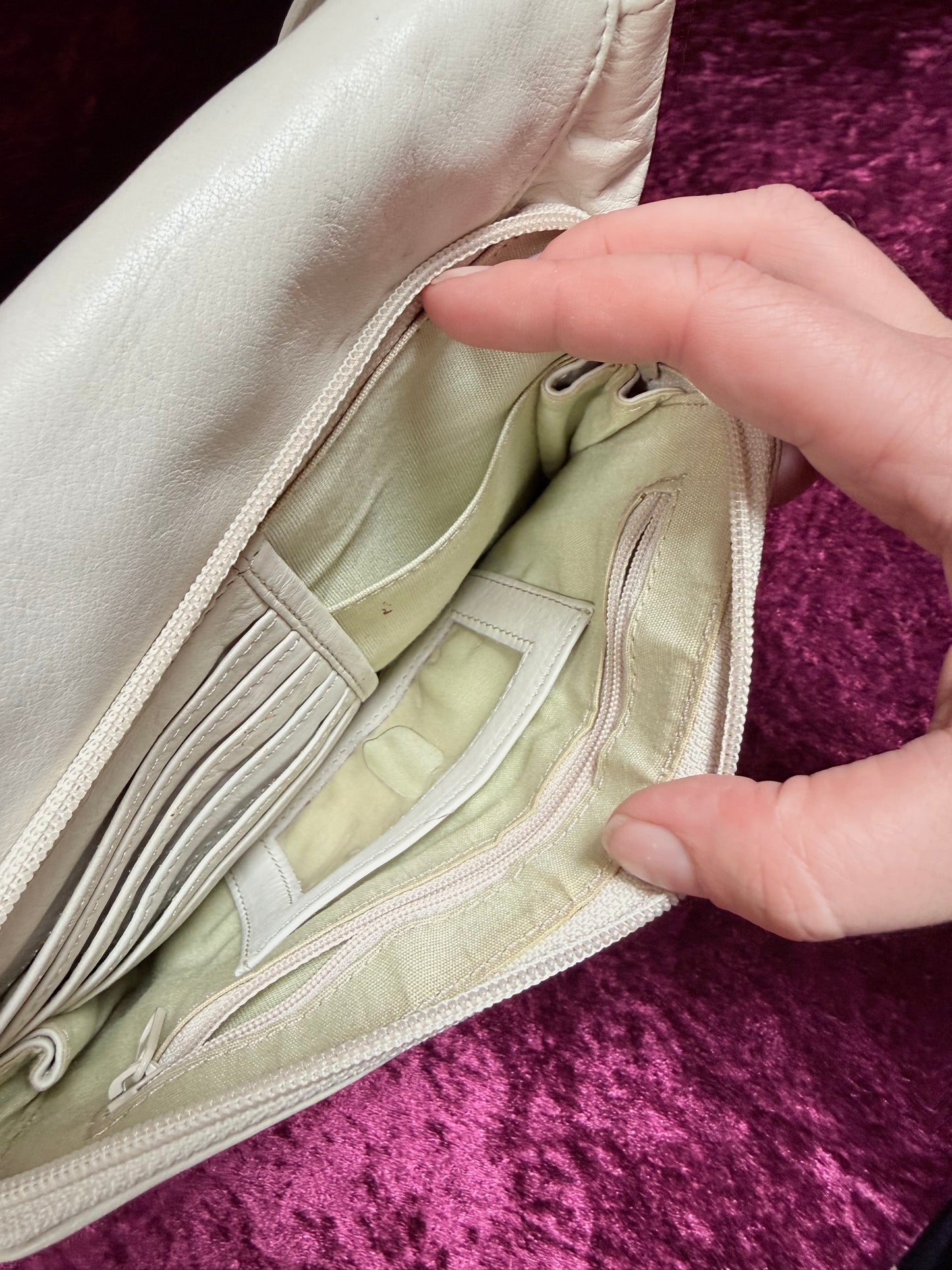 Vintage Y2K Leather Easy Spirit Crossbody Bag – Soft Ivory Organizer Style