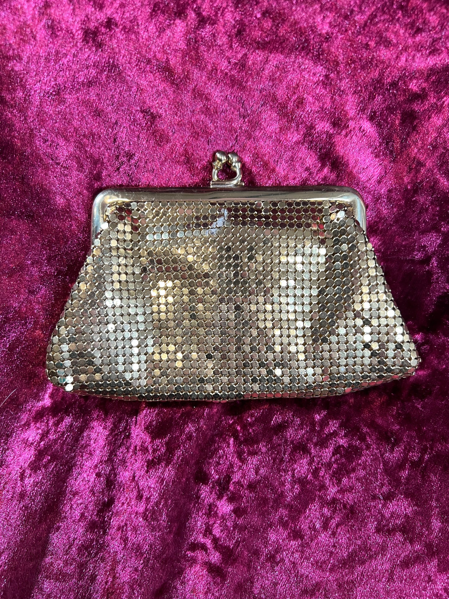 Vintage Accessory - Coin Purse - Gold Metal Mesh - Kiss Lock Closure - Whiting & Davis Co.
