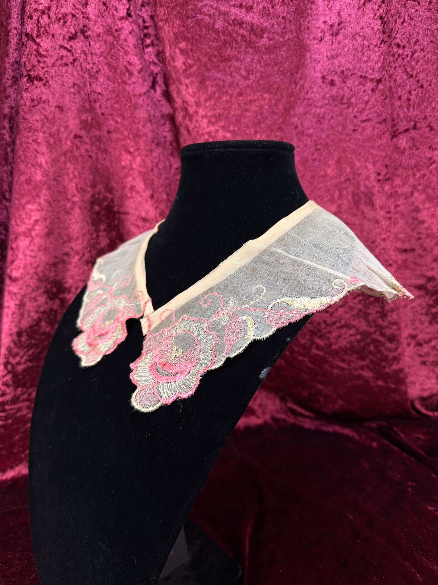 Vintage Sheer Lace Collar – Pink Embroidered Floral Pointed Overlay