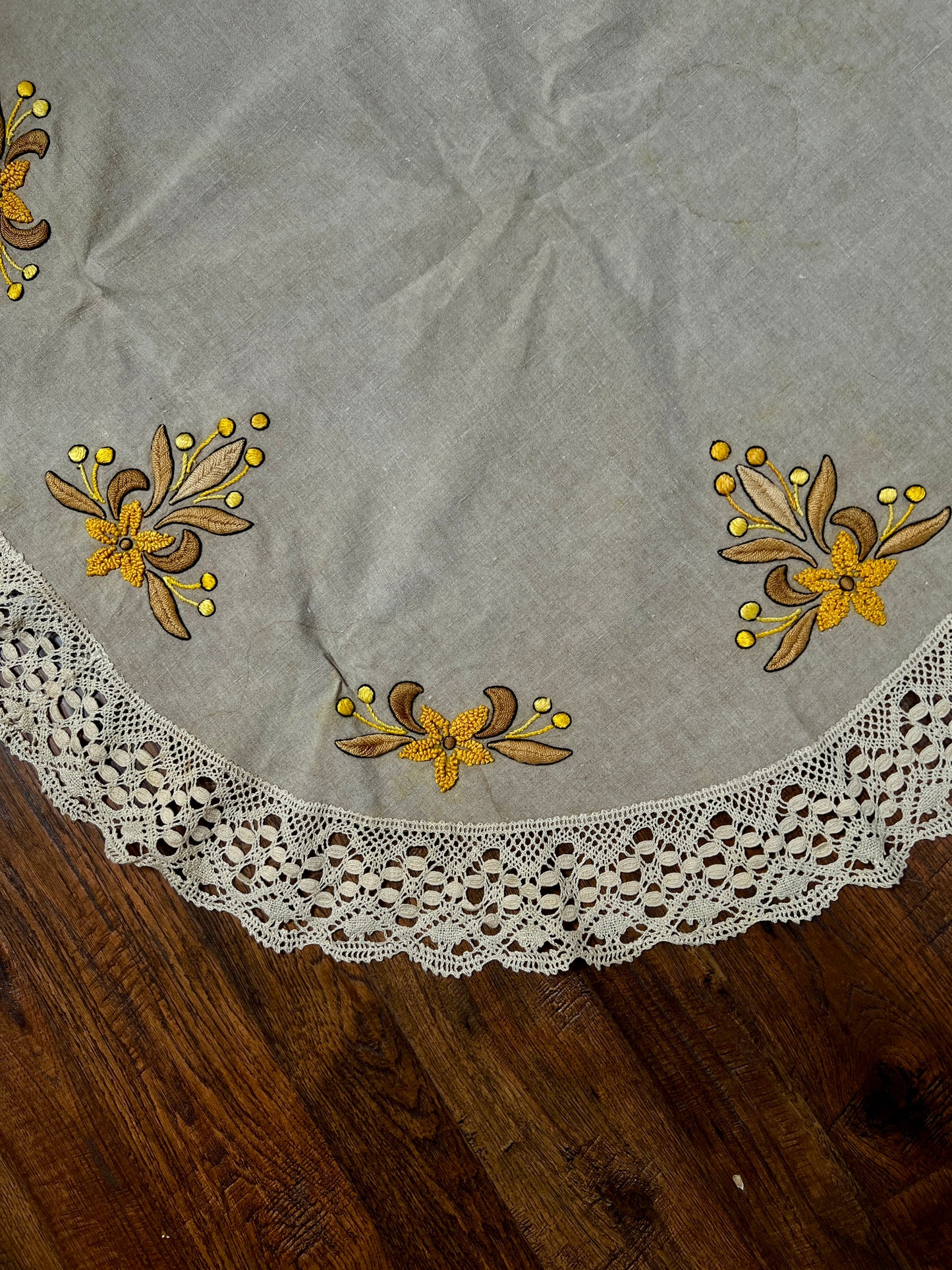Vintage Circular Linen Table Cover - Harvest Yellow Embroidered Florals Crochet Lace Trim