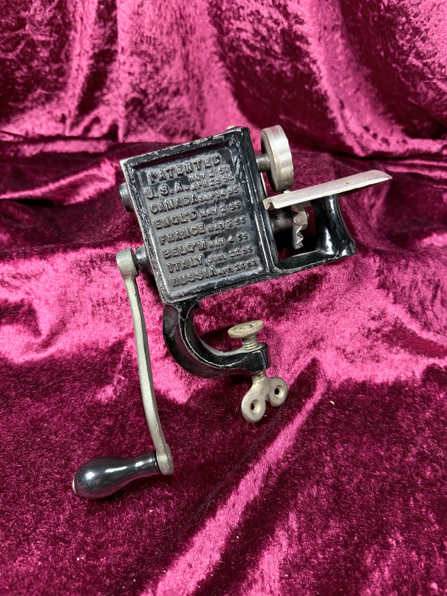 Antique Cast Iron Fabric Pinker – Hammann The Gem Hand Crank