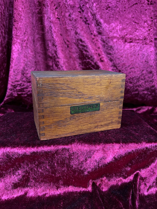 Vintage Oak Recipe Box - Dovetail Wood Kitchen Card Storage