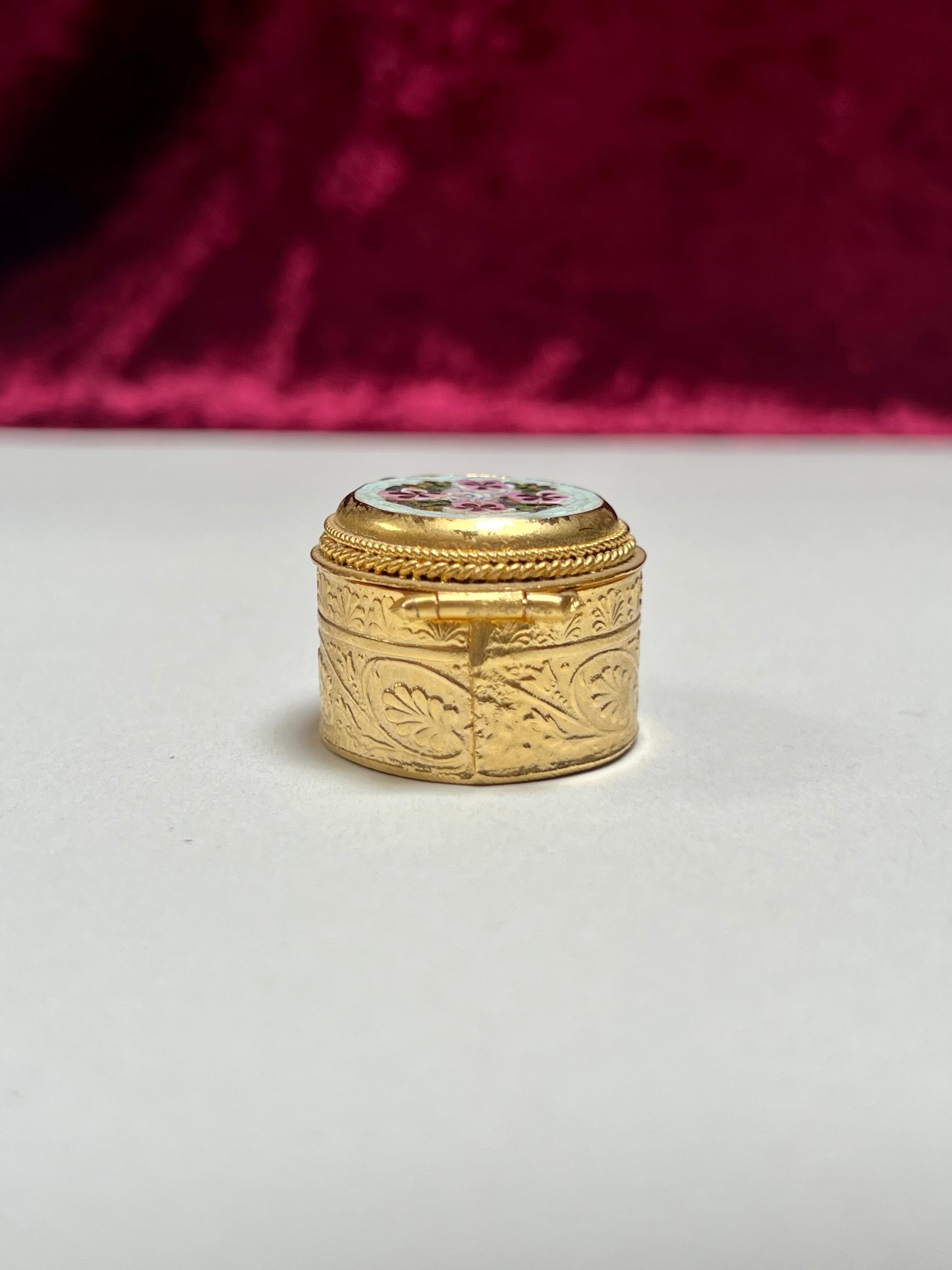 Vintage Trinket Box - Round Pill / Snuff Box - Italian Micro Mosaic - Lavender Floral - Leaf Design