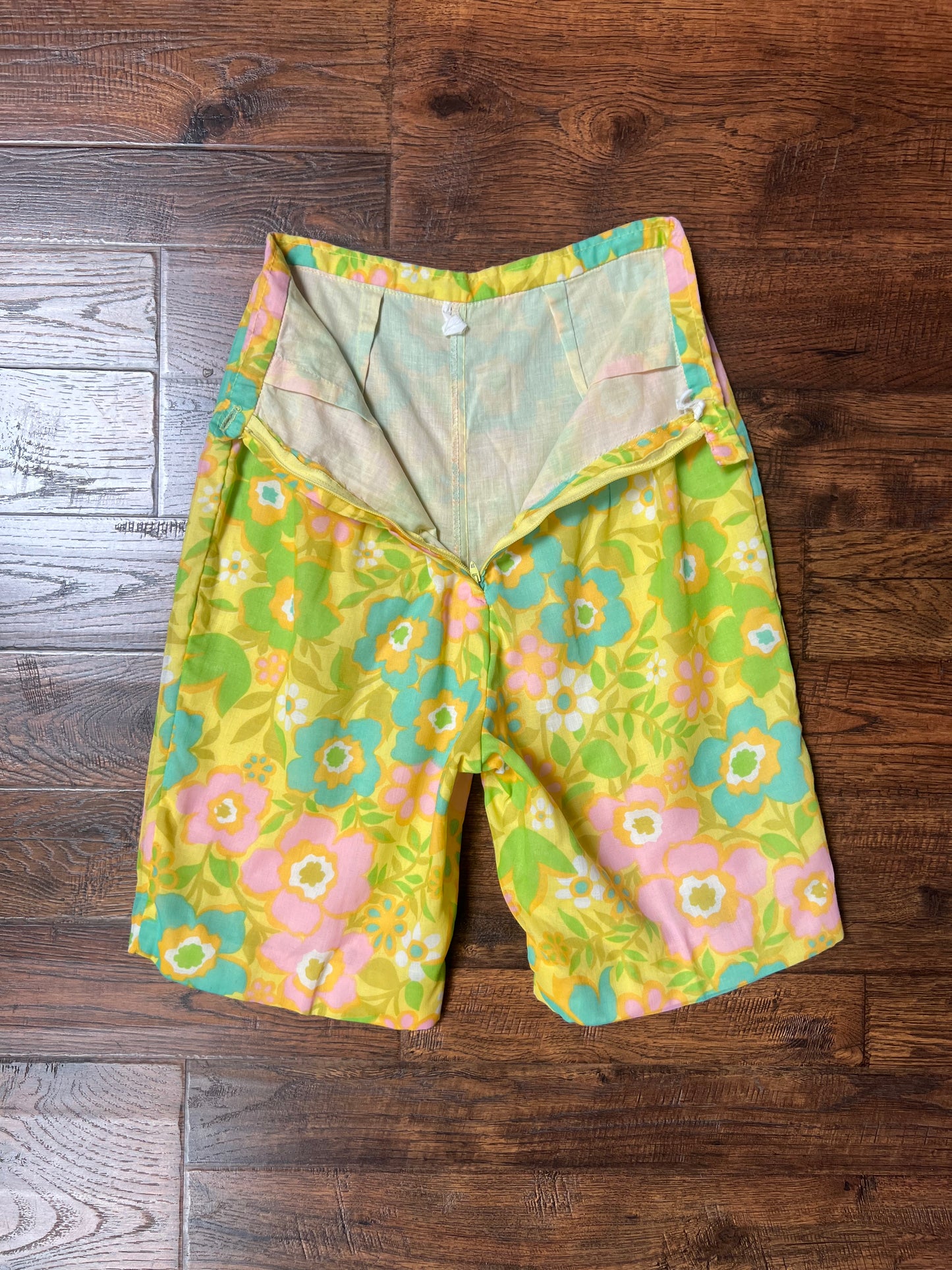 Vintage Clothing - Bermuda Shorts - Groovy Pastel Floral - X-Small - Tailored in California