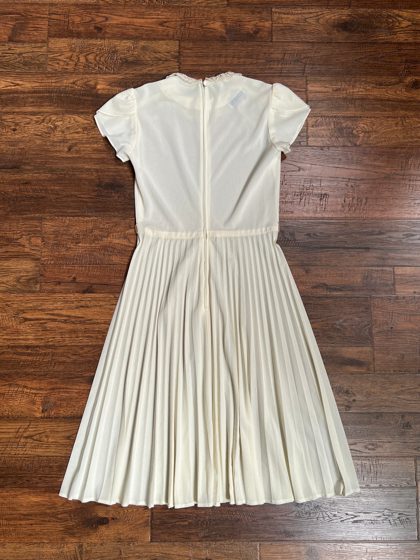 Vintage Clothing - Semi-Sheer Pleated Dress - Lace Collar - Cream - Small - Samuel Blue