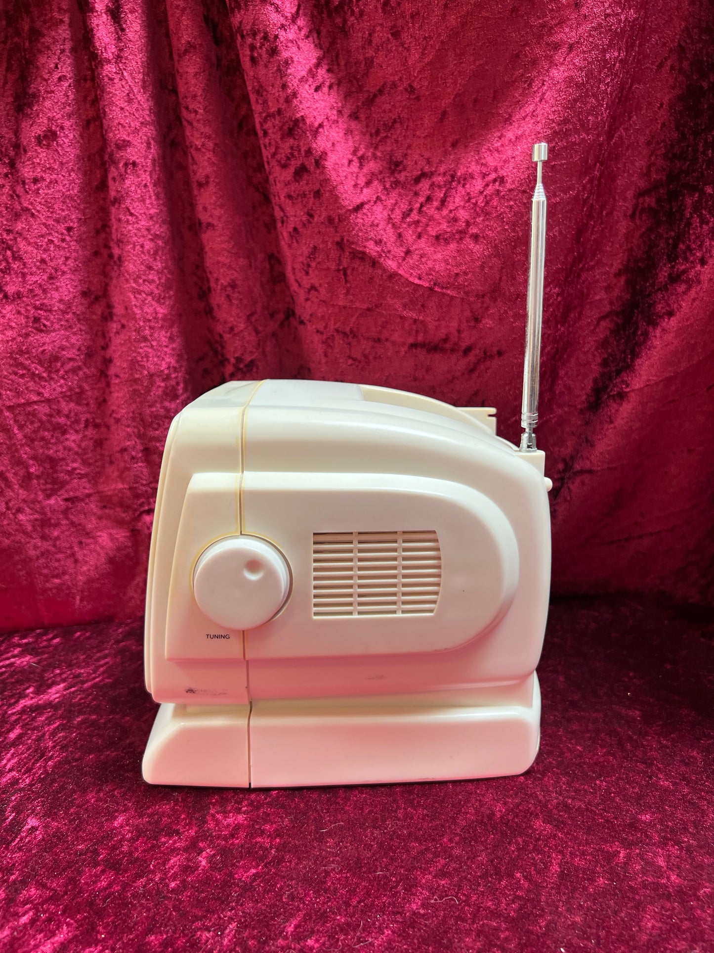 Vintage Electronics - Portable Black & White TV / Radio - 5" - Curtis